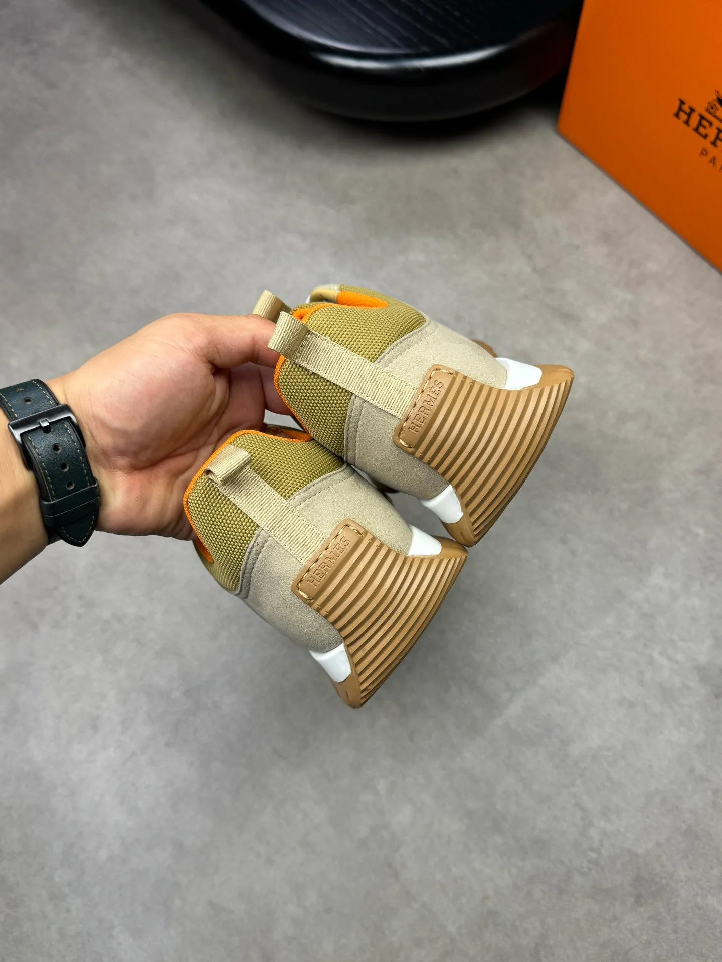 [HERMES] Hermès men's shoes 💰680💰 - high-end quality original items 🔍🔍🔍 casual sports shoes - upper: 🔝 suede environmentally friendly leather, brand high mercerized canvas body with forged ´H´ totem, tongue webbing injection molded brand logo - lining: brand canvas, foot pads; water-dyed cowhide -Outsole: ultra-light T men's shoes 💰U foam; two-color molded outsole -Ultra-high quality control, fine workmanship: highlighted (high-end, extravagance, grade) -Size: 39-44 (38, 45, can be customized)